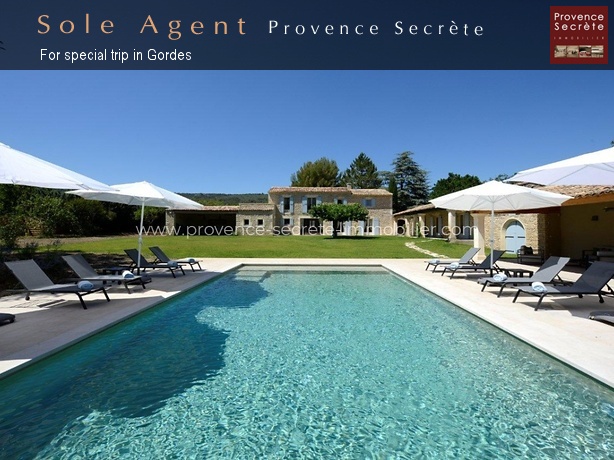 Beautiful property to rent near Gordes with pool and large garden 
